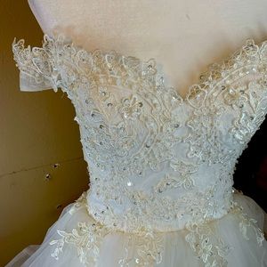 Wedding dress sell with match veil